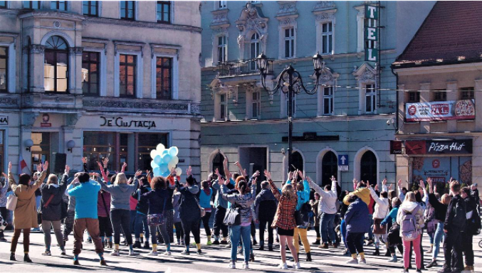 Rynek starego miasta - koncert solidarności z Ukrainą, impreza plenerowa dla osób z zespołem Downa